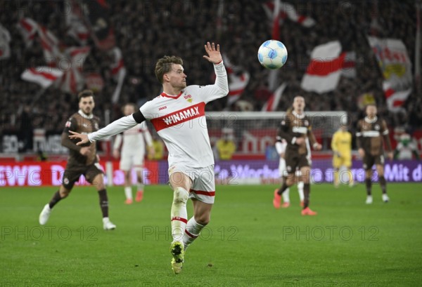 Maximilian Mittelstädt VfB Stuttgart (07) Action on the ball MHPArena, MHP Arena Stuttgart,
