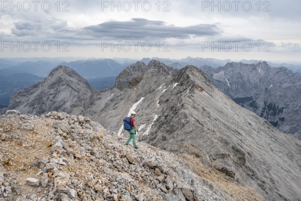 Mountaineer on the Jubiläumsgrat between Zugspitze and Alpspitze, high mountains, Wetterstein