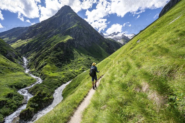 Mountaineers on a hiking trail in the Umbaltal valley, Isel and Daberbach mountain streams,