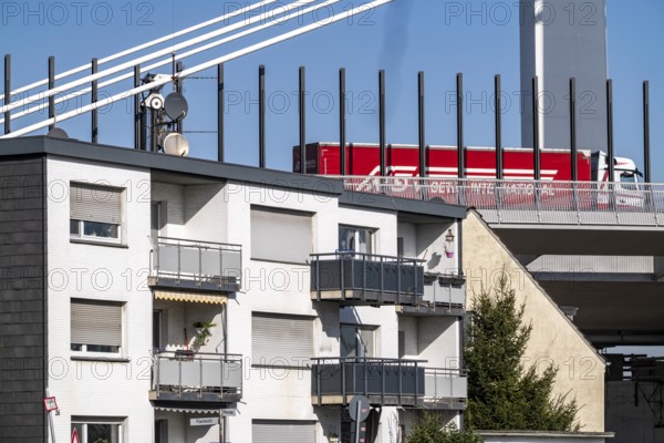 Residential building in Duisburg-Homberg, directly on the first of two new Rhine bridges on the A40