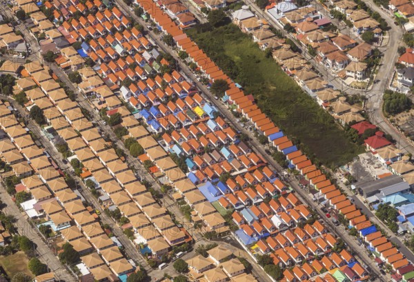 Retort city in the north-east of Bangkok. Standardised houses stand close together on the straight