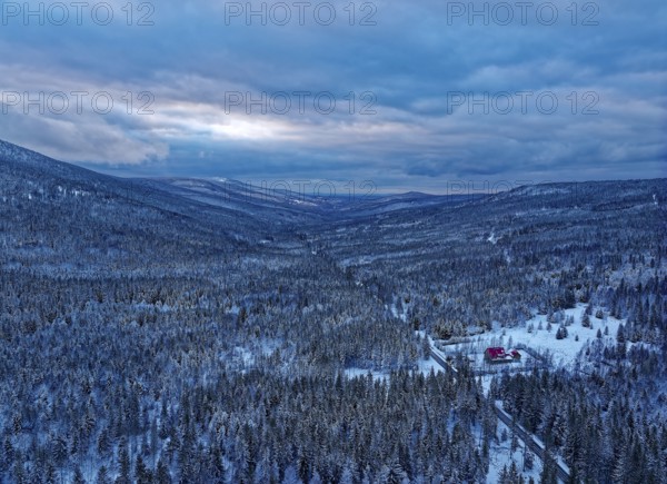 Huge wooded areas, mixed forest covered in snow, characterise the landscape between Szklarska