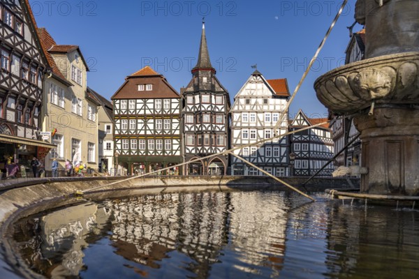 Half-timbered houses, St Michael's merchants' guild house and Rolandsbrunnen fountain on the market