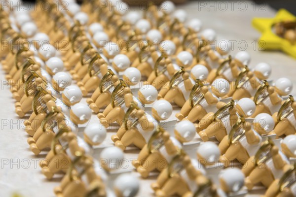 Angel figurines drying between different stages of painting, in the Wendt & Kühn world in