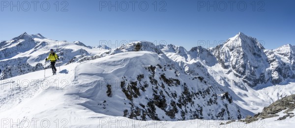 Ski tourers, snow-covered mountain landscape, summit of the Madritschspitze, Ortler Alps, Vinschgau