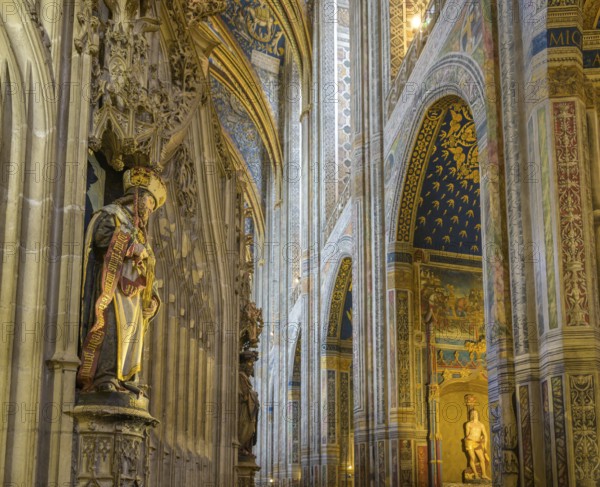 Choir and columns in St Cecilia's Cathedral, Albi, Département Tarn, France, Europe