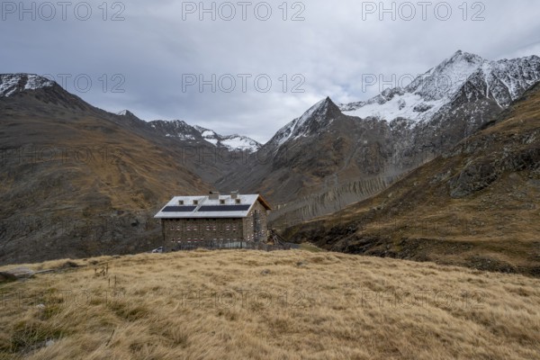 Mountain hut Martin-bush-Hütte, mountain landscape in the Niedertal valley in autumn, Vent, Ötztal