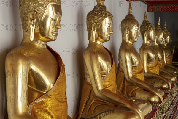 Gilded Buddha statues (Bhumispara-mudra: Buddha Gautama at the moment of enlightenment), Wat Pho,