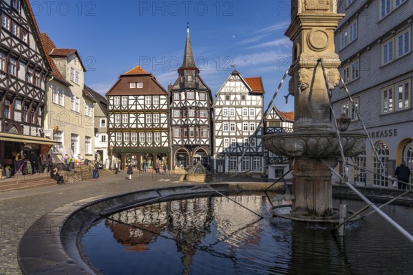 Half-timbered houses, St Michael's merchants' guild house and Rolandsbrunnen fountain on the market