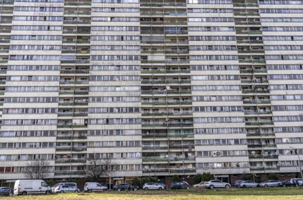 Duisburg-Hochheide, large housing estate Wohnpark Hochheide, 6 20-storey high-rise buildings with