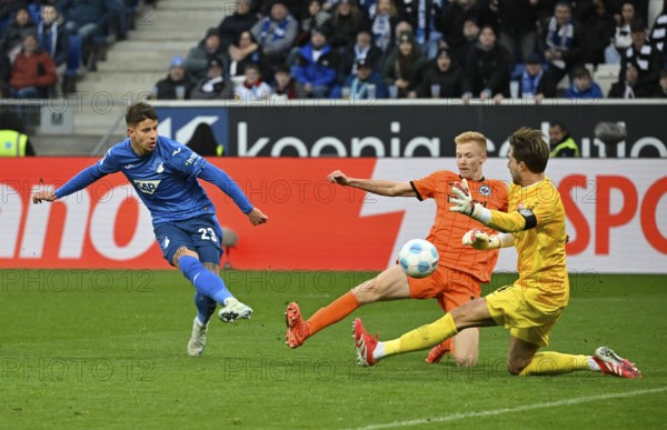 Goal kick Action Goal chance Adam Hlozek TSG 1899 Hoffenheim (23) against goalkeeper Kevin Trapp