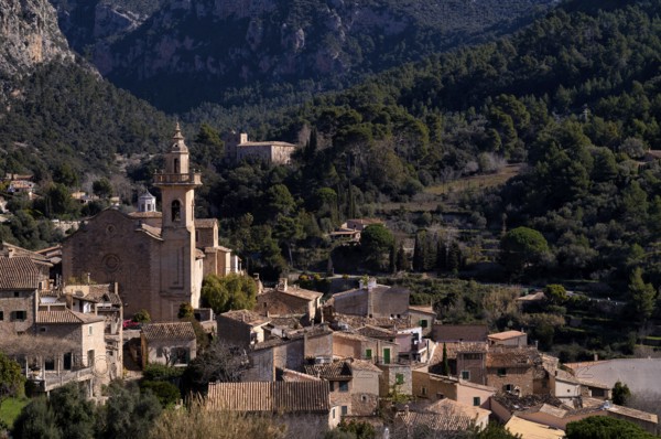 View of the mountain village of Valldemossa, parish church Església de Sant Bartolomeu, Tramuntana