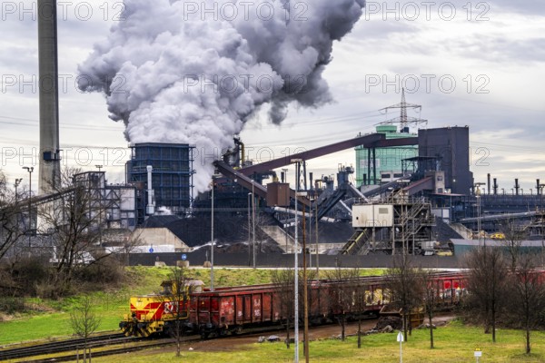 Hüttenwerke Krupp-Mannesmann, HKM in Duisburg, coking plant, marshalling yard, with goods wagons,