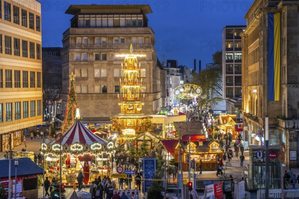 Pre-Christmas season, Christmas market in the city centre of Essen, Willy-Brandt-Platz, pedestrian