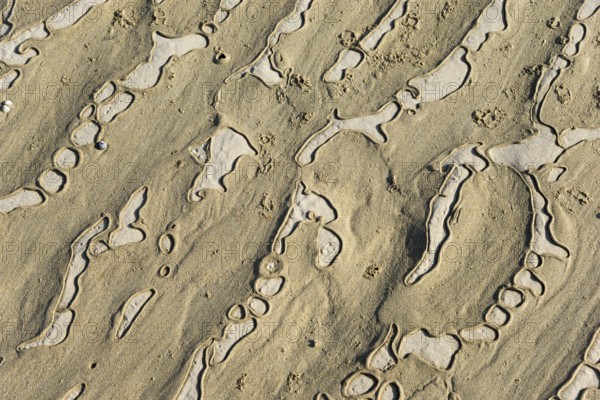 Structured sandy area with undulating natural patterns and shapes, Plage Saint Efflamm,