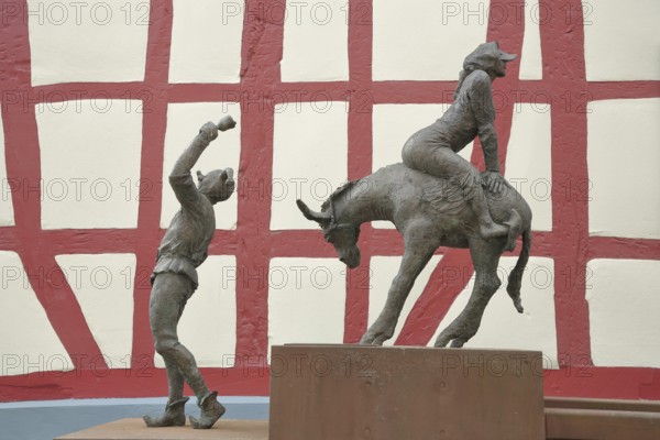 Carnival fountain by Walter Meffert 2001 with two sculptures, scene with historical custom at