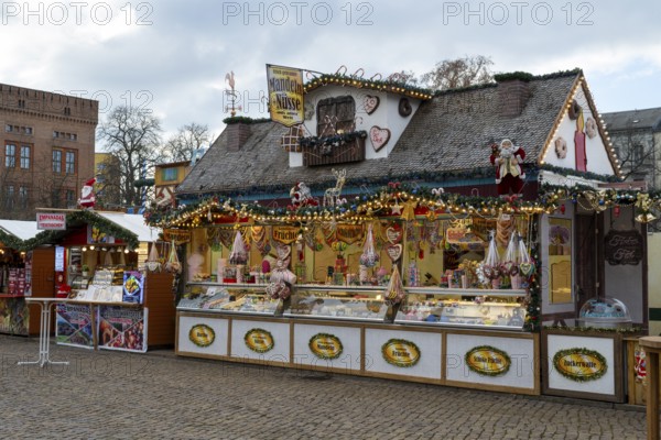 Stall with sweets at the Christmas market, Luisenplatz, Potsdam, Brandenburg, Germany, Europe
