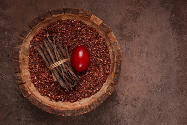 Madder dye, Endro, rhizome for coloring eggs, powder from the roots of endro with onion husks, in a
