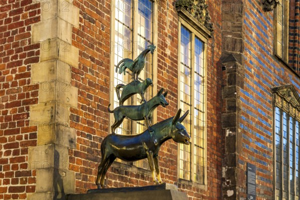 Sculpture of the Bremen Town Musicians at dusk, Free Hanseatic City of Bremen, Germany, Europe