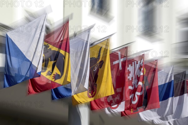 Symbolic photo of the cantonal flags of Zurich, Bern, Lucerne, Uri, Schwyz, Nidwalden, Glarus, Zug,
