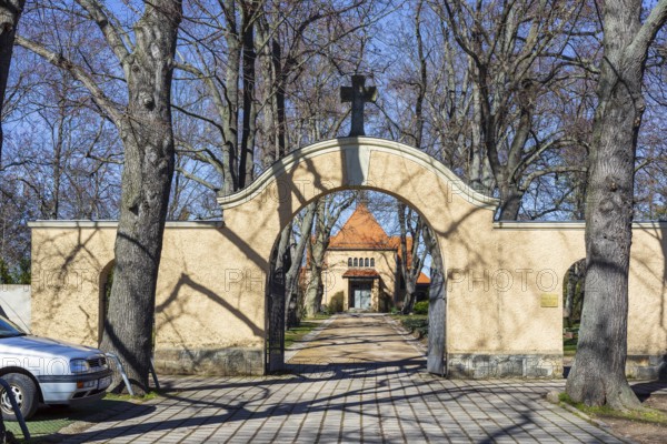 Entrance to the Alleestraße cemetery, Riesa, Saxony, Germany, Europe