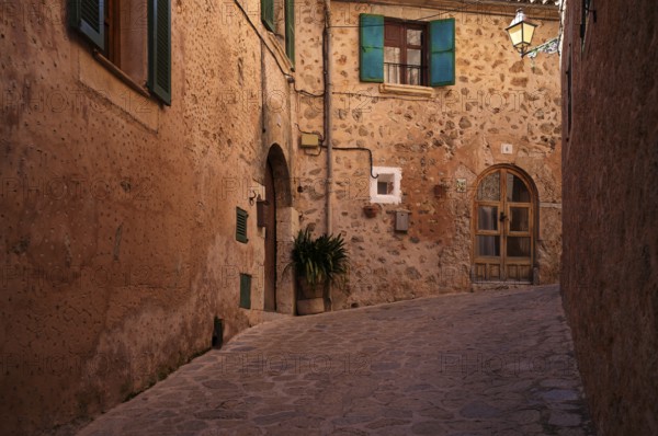 Alley, Valldemossa, Tramuntana Mountains, Serra de Tramuntana, Majorca, Balearic Islands, Balearic