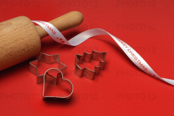 Rolling pin and cookie cutters, Christmas