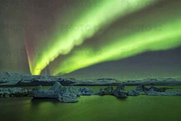 Northern Lights over icebergs in the glacier lagoon, Jökulsarlon, icebergs with glacier,