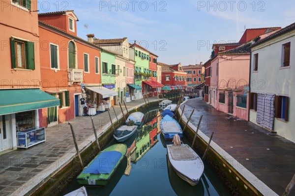 Colorful houses beside the waterway in between 'Fondamenta San Mauro' and 'Fondamenta degli