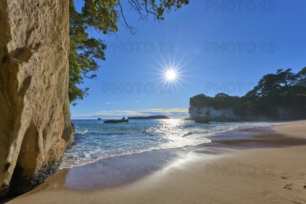 Sun shining on a picturesque beach with rocks, Cathedral Cove, Coromandel, Canterbury, North