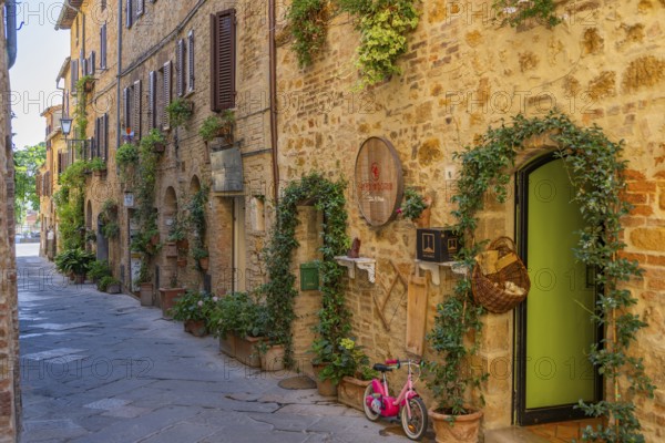 Typical townscape, Pienza, Val d'Orcia, Orcia Valley, UNESCO World Heritage Site, Siena Province,