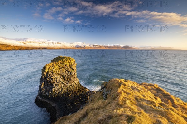 Coast near Arnarstapi, Snäfellsnes Peninsula, Snæfellsnes, West Iceland, Iceland, Europe