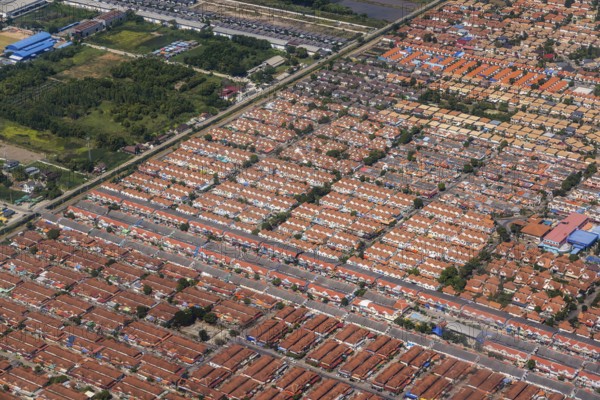 Retort city in the north-east of Bangkok. Standardised houses stand close together on the straight