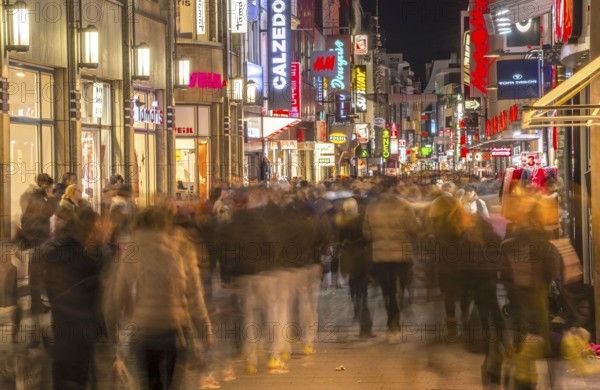 Pedestrian zone in the city centre, Hohe Strasse, highly frequented shopping street, Cologne, North