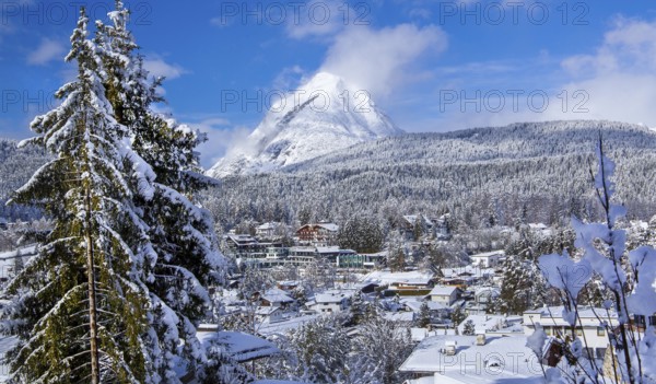 View of the village with Hoher Munde 2662m in winter, Seefeld, Seefeld Plateau, Tyrol, Austria,