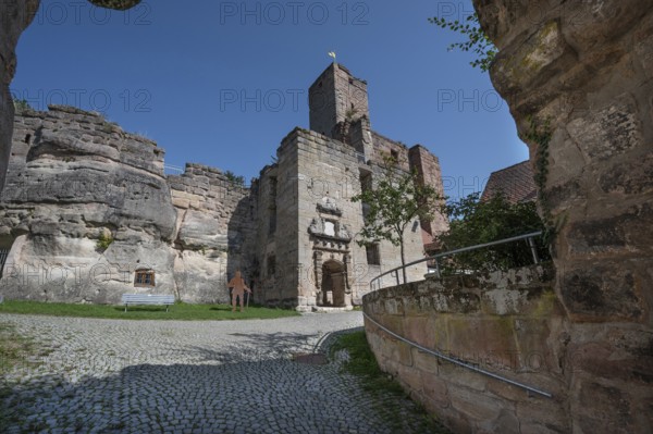 Hilpoltstein castle ruins, built around 1220 to 1230, Maria-Dorothea-Straße 5, 7, Hiltpoltstein,