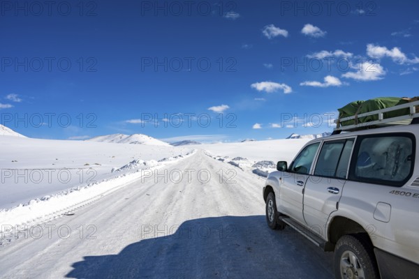 Off-road vehicle on the wintry Pamir Highway, Gorno-Badakhshan Province, Tajikistan, Central Asia,