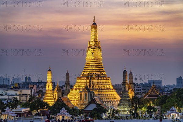 The Buddhist temple Wat Arun or Temple of Dawn and the Chao-Phraya River at dusk, Bangkok,