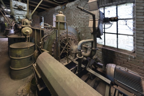 Powder grinding plant for bronze powder in a metal powder mill, founded around 1900, Igensdorf,