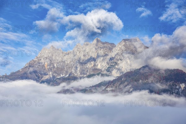 Wilder Kaiser (Tyrol) in autumn: clouds still linger in the valley, but a sunny day lies ahead
