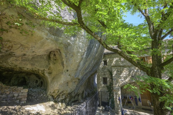 Place between rocks in the Tarn Gorge, Gorges du Tarn Causses, Castelbouc, Département Lozère,