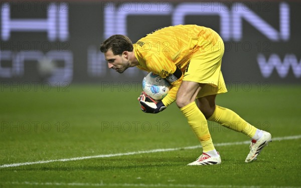 Goalkeeper Kevin Trapp Eintracht Frankfurt SGE (01) Action Voith-Arena, Heidenheim,