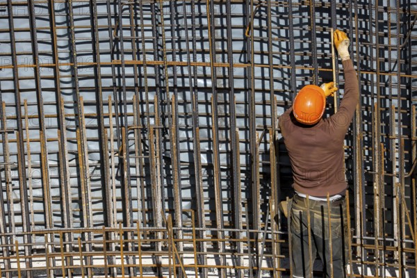 Essen, North Rhine-Westphalia, Germany, construction industry, construction workers working on a