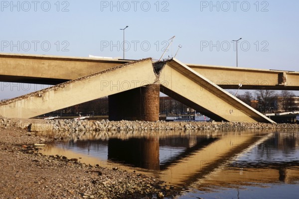 Partially collapsed Carola Bridge Dresden on 7 March 2025, Dresden, Saxony, Germany, Europe