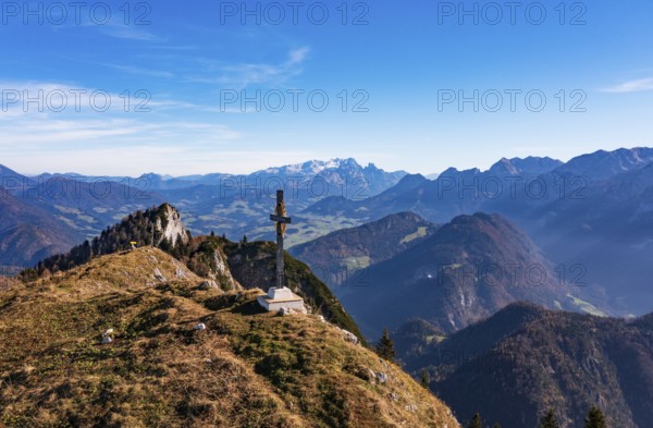 Drone shot, summit cross on the Schwarzer Berg with a view of the Gschirrwand Lammertal and