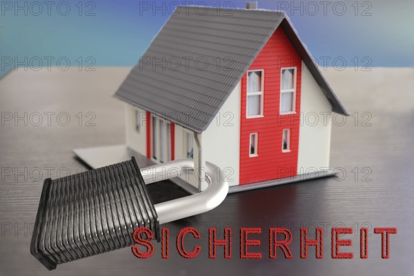 Symbolic image, security, lock, burglary, theft, robbery, liability insurance, household contents