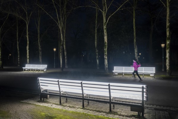 The light benches by artist Stefan Sous in the Hofgarten, entitled UV-A UV-B, 14 completely
