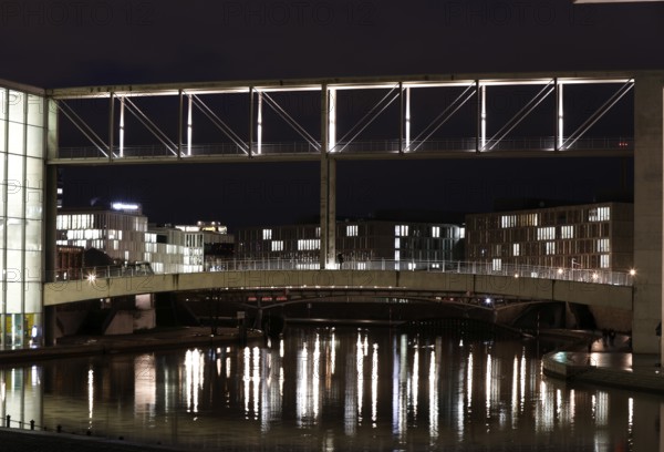 Evening atmosphere in the government district, a bridge over the Spree connects the parliament