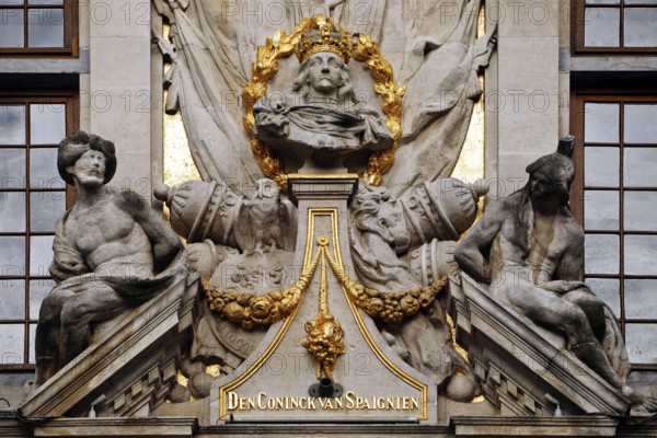 Baroque façade detail of the Au Roi d'Espagne guildhall with bust of Charles II, Bakers' Guild,