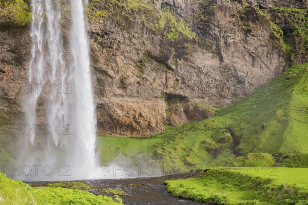 Waterfall Seljalandsfoss, 60 m high, located in southern iceland